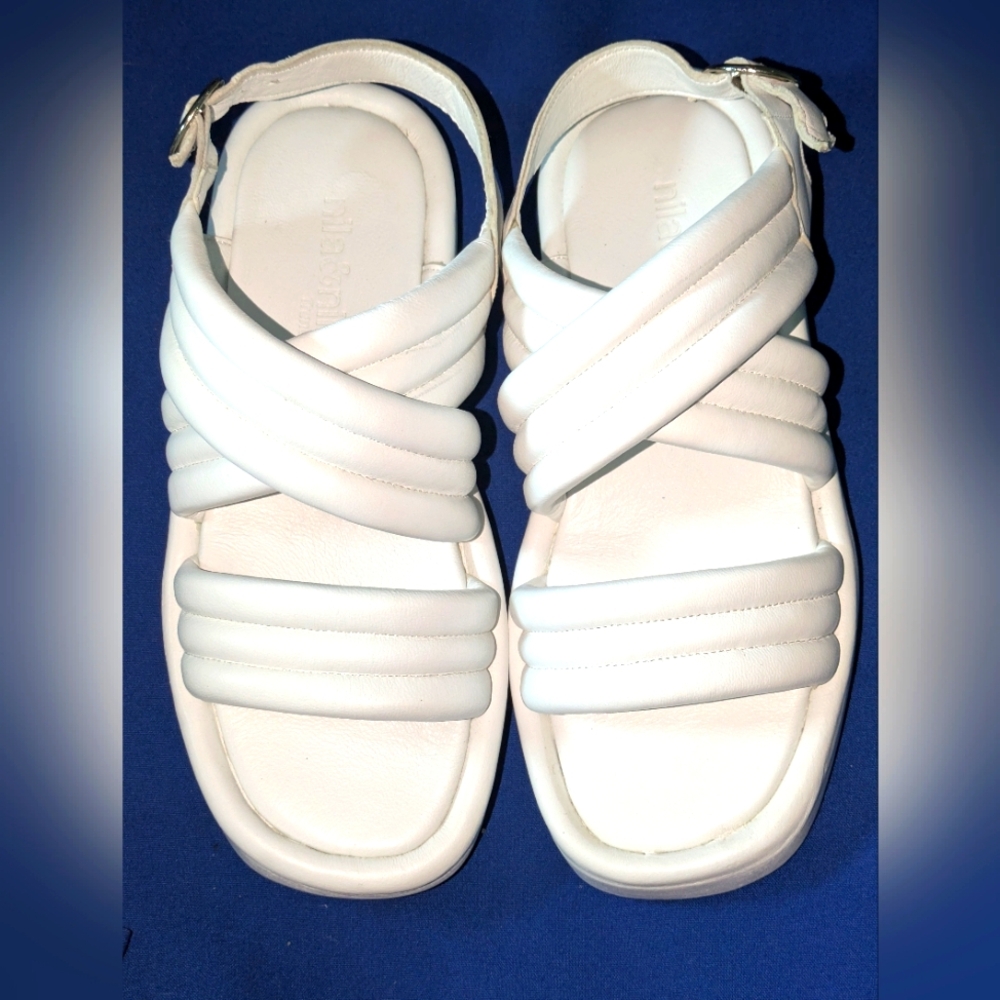 Women's Nila & Nila Trend White Sandals Size 8 Now Only $15 WOW